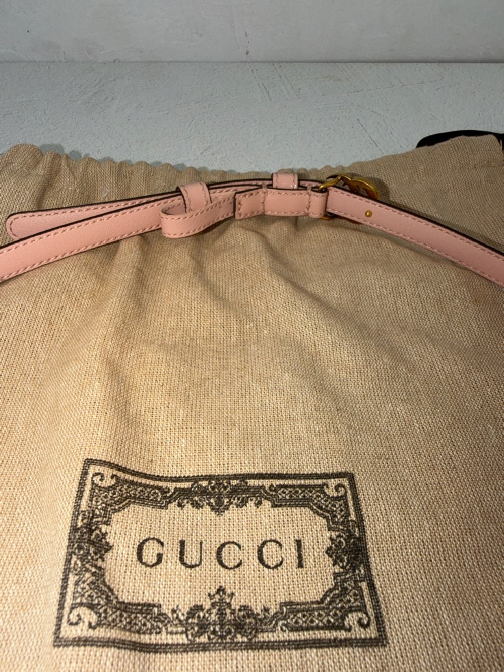 Gucci Slim Patent Leather Belt in Pale Pink with Gold Double G - Picture 9 of 11